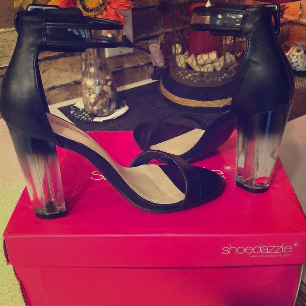 *FLASH SALE* GORGEOUS Gemma shoe dazzle Sandals!